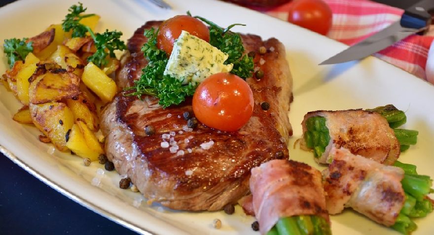 Schönes saftiges Rumpsteak so ähnlich wie man es beim Restaurant Zum Dicken Stein in Ahlen zu Essen bekommt.